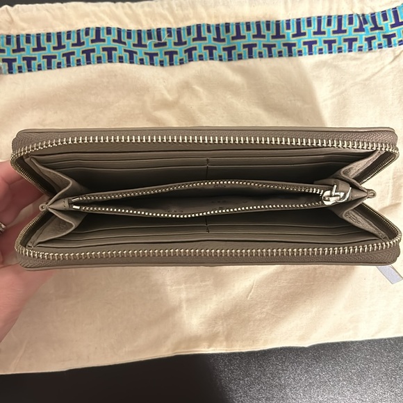 Tory Burch Pebble Colorblock Long Wallet with Dust Bag - Picture 9 of 17